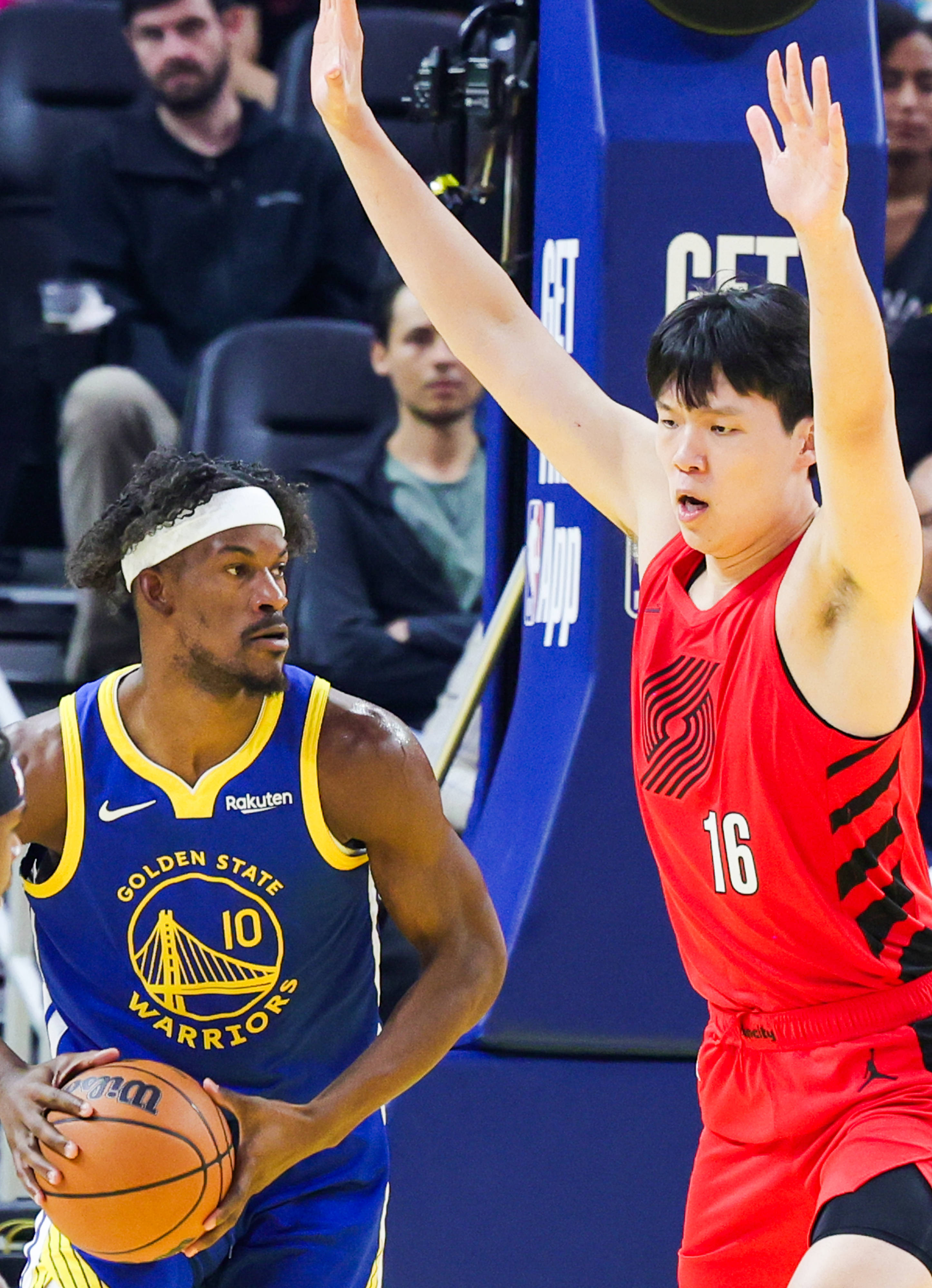 勇士NBA战胜波特兰开拓者库里外线连中(勇士对战开拓者加时赛库里得17分)